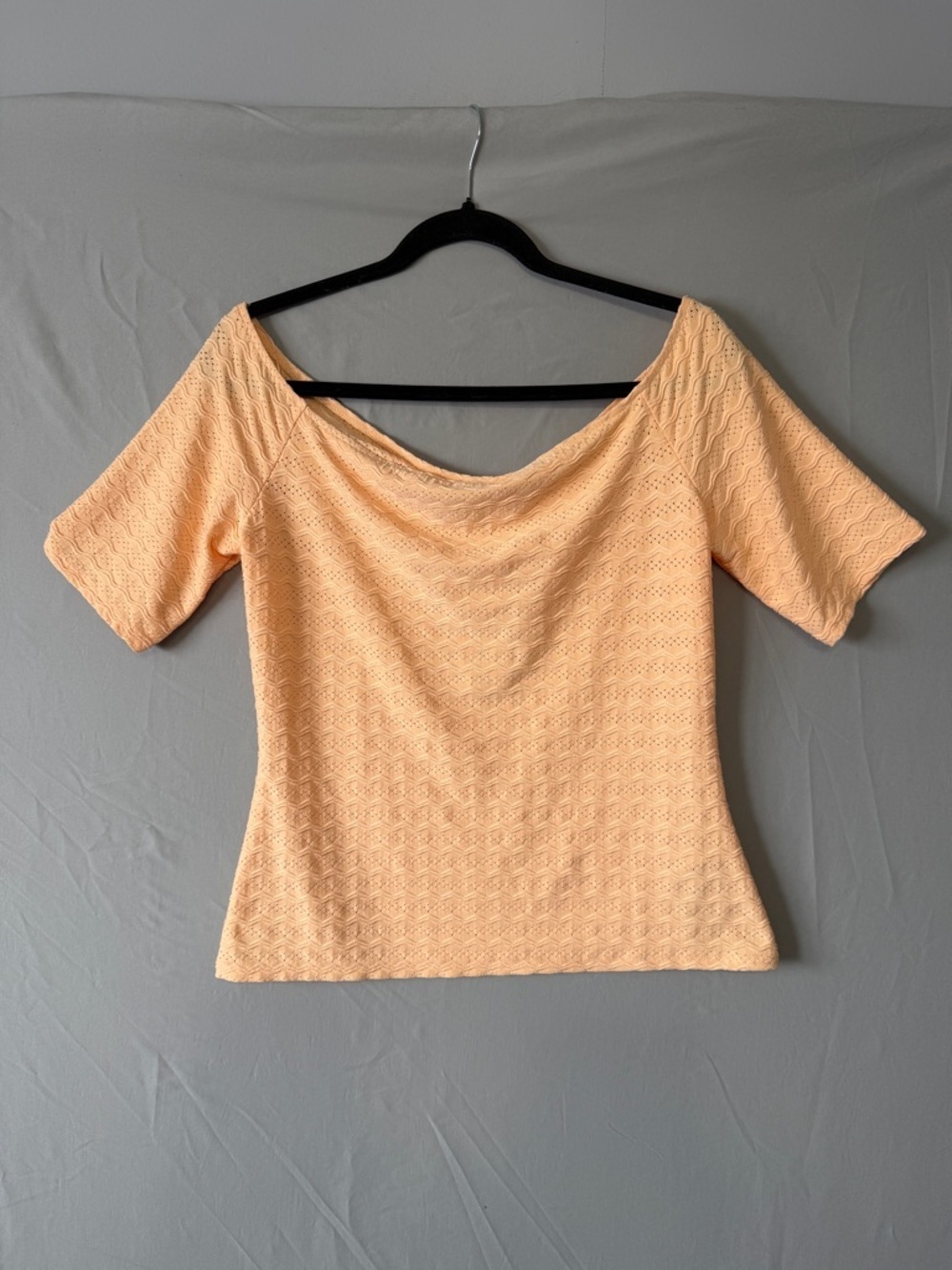 Guess Womens Off the Shoulder Short Sleeve Textured Top L Peach Boho Chic Preppy